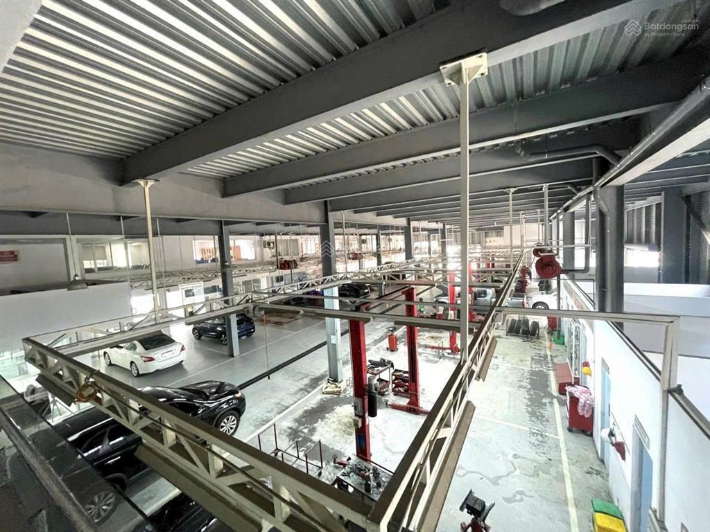 Chính chủ cần bán tòa nhà showroom hơn 6100m2 4 mặt tiền đắc địa đường nguyễn hữu thọ