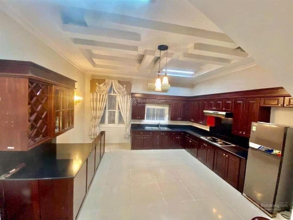 Chính chủ cần bán nhanh nhà 4 tầng mt đường lê bình, vị trí gần biển đông khách du lịch