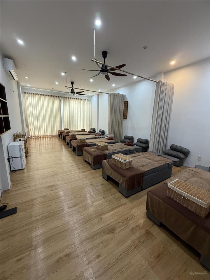 Chính chủ cần bán nhanh nhà 2 mặt tiền đường võ văn kiệt. vị trí đẹp, thuận tiện kinh doanh.