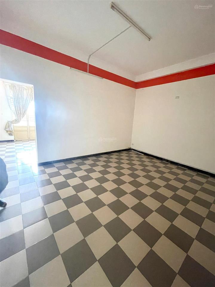 Chính chủ cần bán nhanh nhà 3 tầng mt nguyễn văn linh, vị trí đắc địa với bề ngang 5m5 cực hiếm.