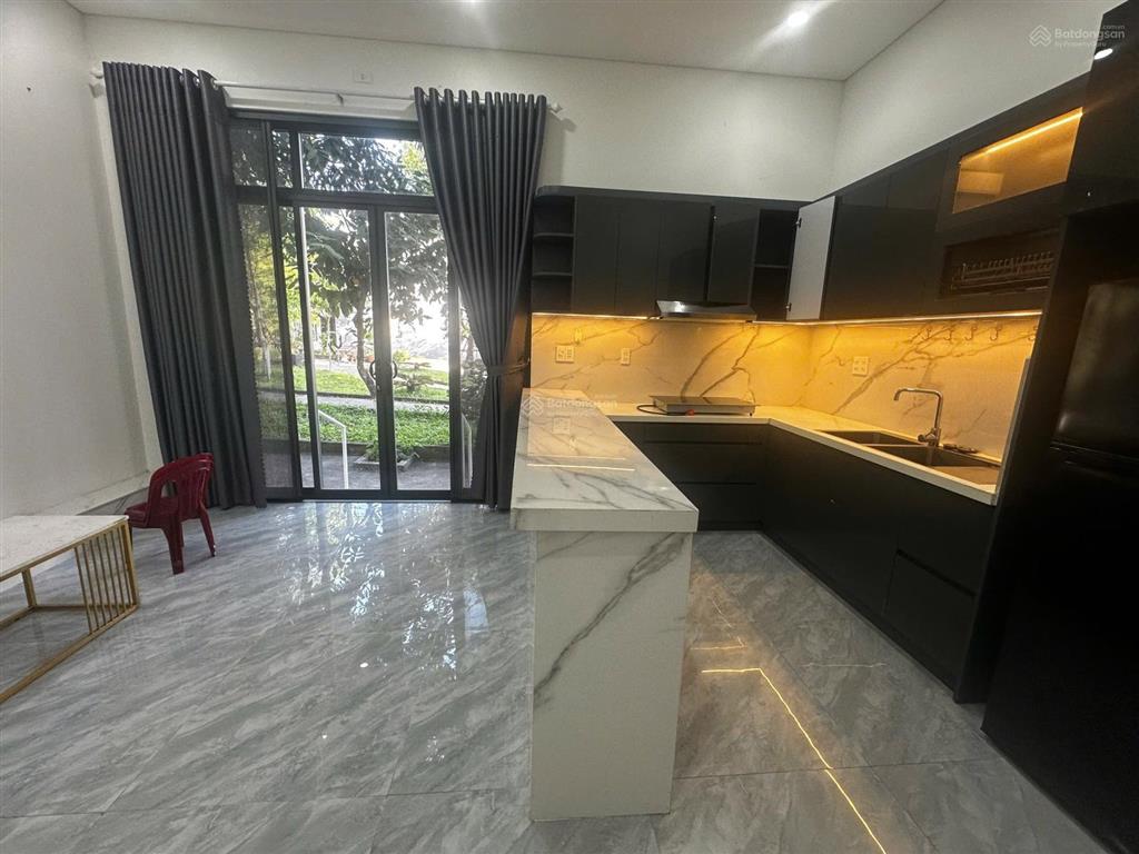 Chính chủ cần bán nhanh tòa căn hộ 4 tầng đường mỹ an 23. view pháo hoa