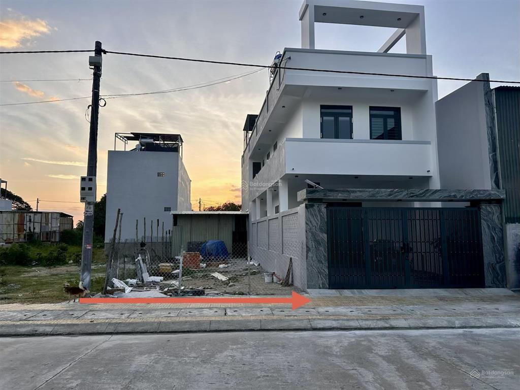 Đất đối diện công viên  cách biển 7km 134,68m2  2,4 tỷ