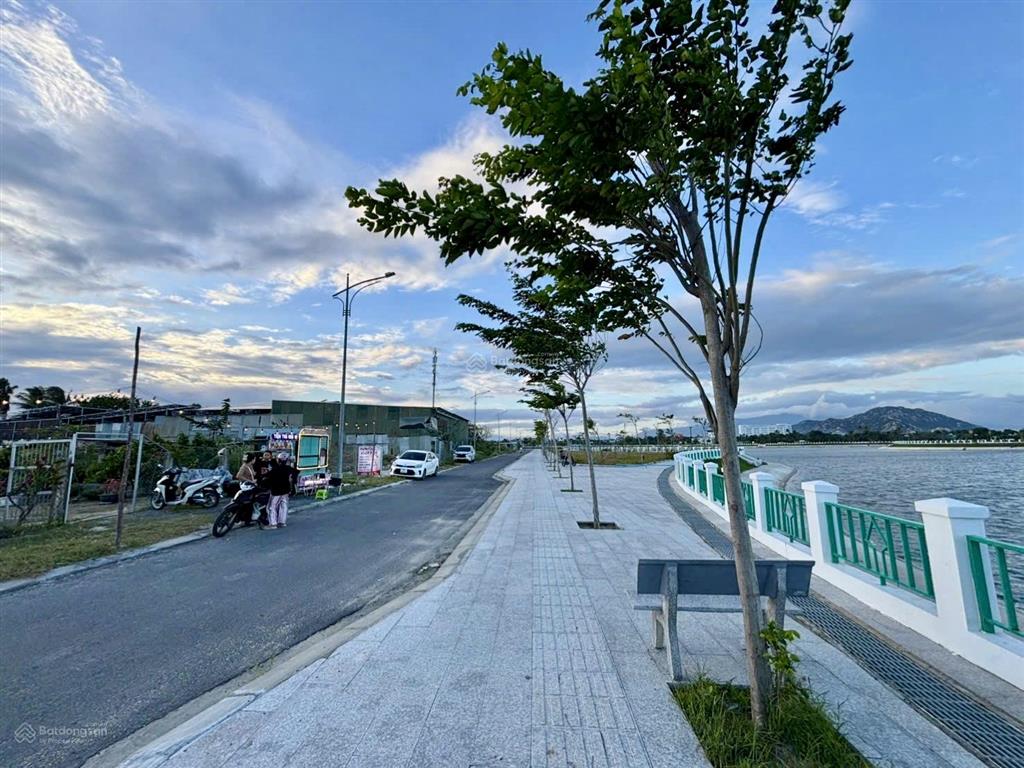 487m2 thổ mặt hồ  cách biển 3km  2 mặt tiền  ngang 11m  5,9 tỷ