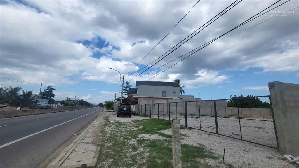 Đất mặt tiền ql1a  1080m2  2 mặt tiền ngang 21,5m  16 tỷ