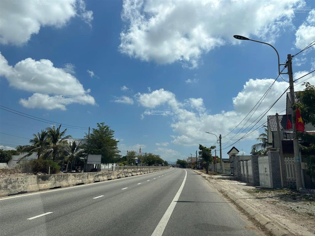 Đất mặt tiền ql1a  1080m2  2 mặt tiền ngang 21,5m  16 tỷ