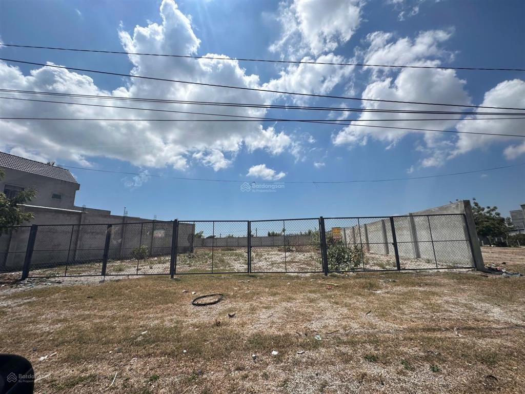 Đất mặt tiền ql1a  1080m2  2 mặt tiền ngang 21,5m  16 tỷ