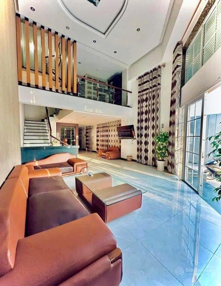 Cho thuê nhà 2 mặt tiền sát biển full nội thất chỉ 15 triệu/tháng