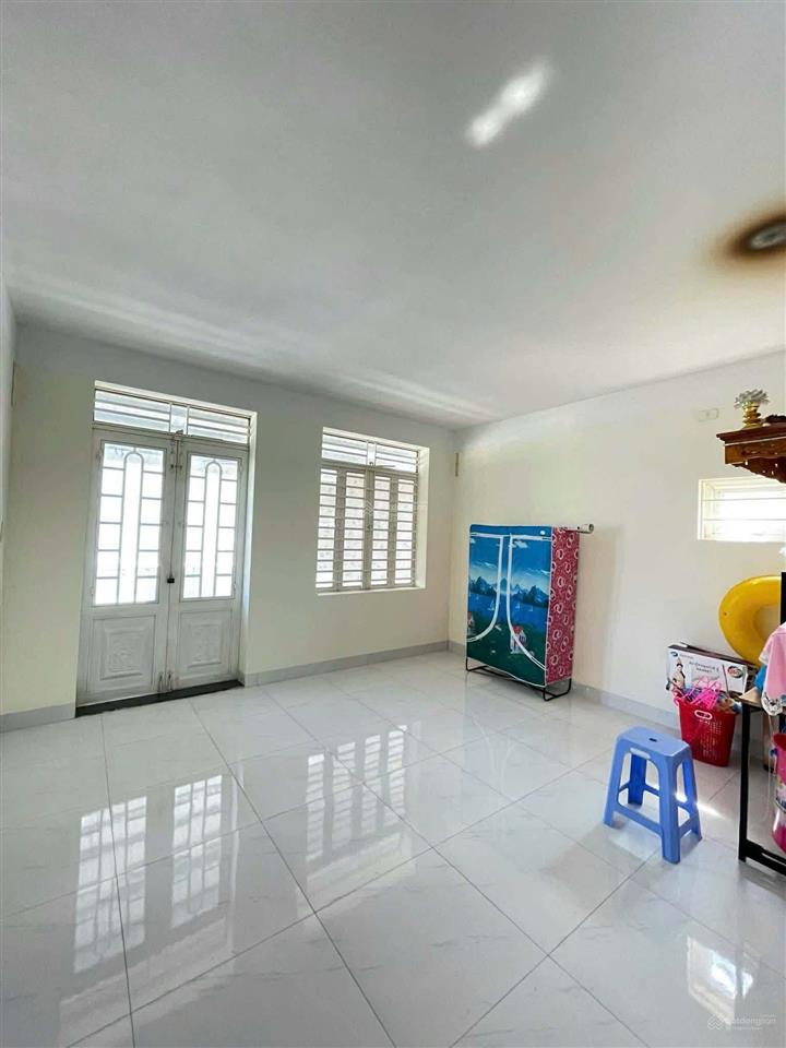 Bán nhà 3 tầng mt 5m gần biển mân thái  dt 85m ngang 5m  7tỷ 6