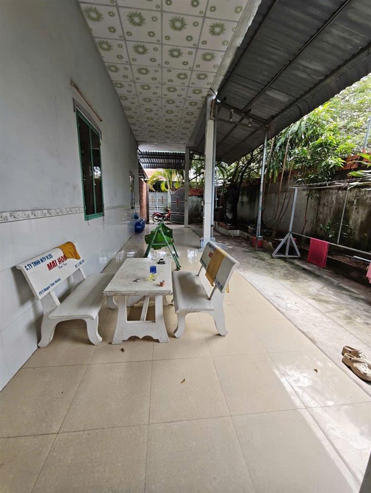 Nhà 4 triêụ 4 phòng ngủ Võ Văn Kiệt nơi có khuôn viên cây cối