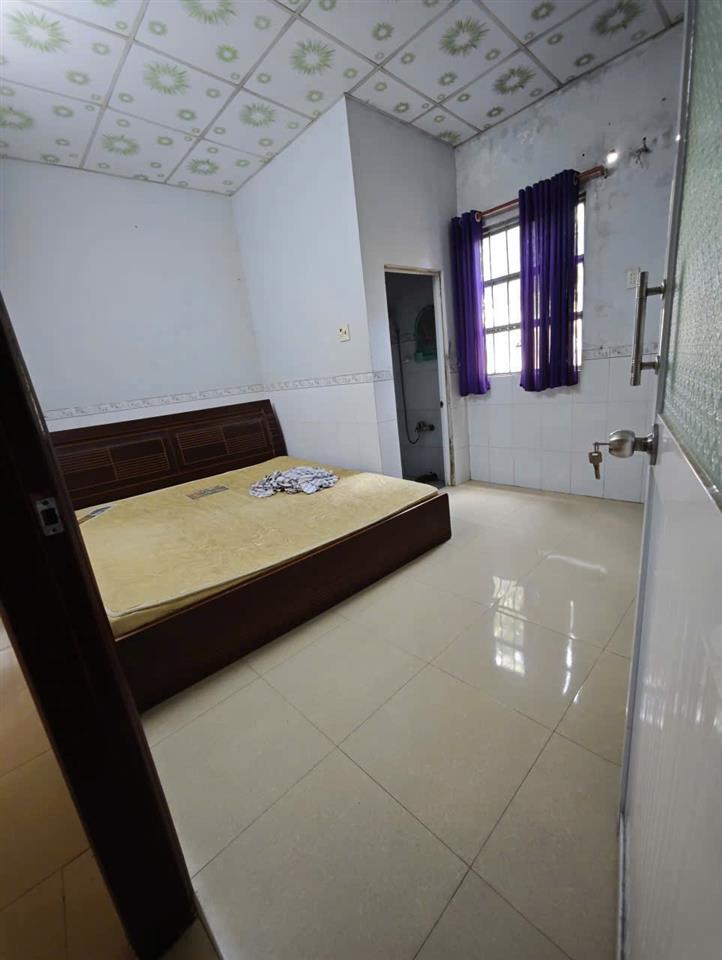 Nhà 4 triêụ 4 phòng ngủ Võ Văn Kiệt nơi có khuôn viên cây cối