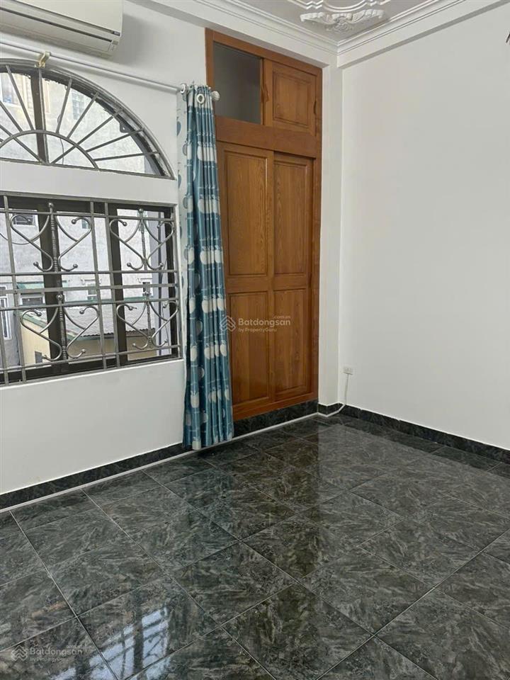 Bán nhà chính chủ, diện tích sổ đỏ 45m2, giá 10.3 tỷ, vị trí trung tâm ngõ 122 của đường kim giang
