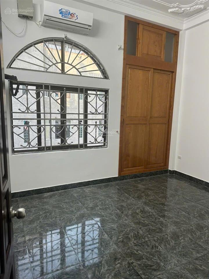 Bán nhà chính chủ, diện tích sổ đỏ 45m2, giá 10.3 tỷ, vị trí trung tâm ngõ 122 của đường kim giang