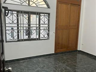 Bán nhà chính chủ, diện tích sổ đỏ 45m2, giá 10.3 tỷ, vị trí trung tâm ngõ 122 của đường kim giang