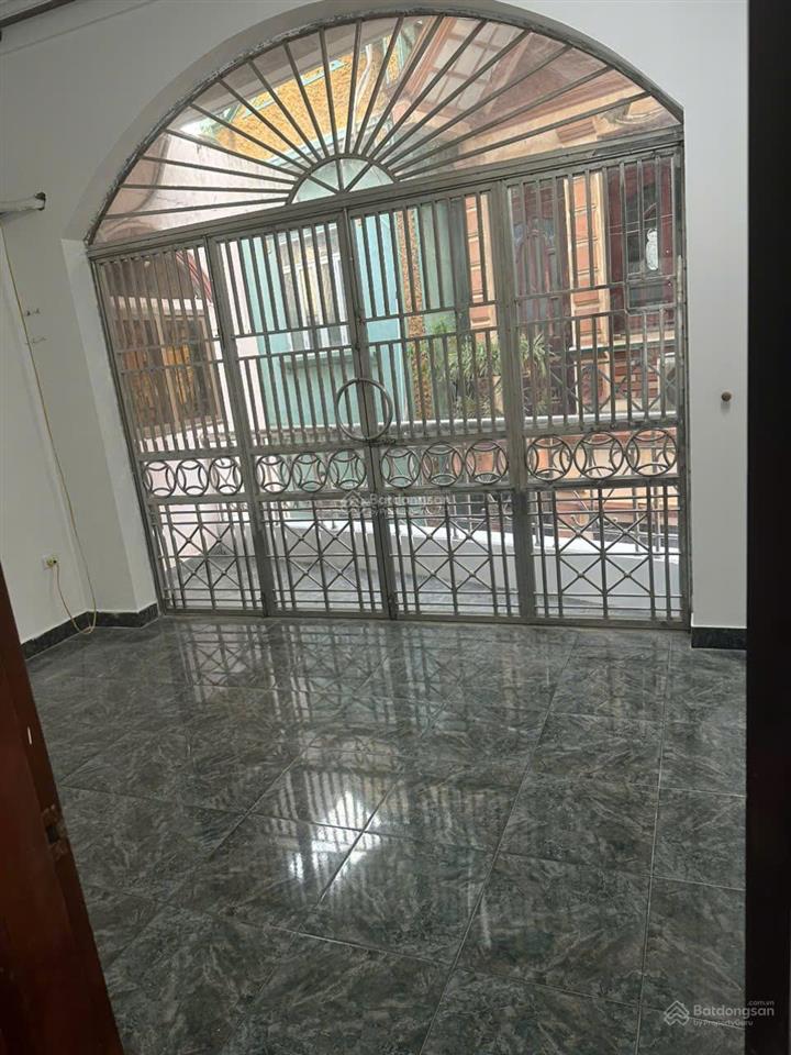 Bán nhà chính chủ, diện tích sổ đỏ 45m2, giá 10.3 tỷ, vị trí trung tâm ngõ 122 của đường kim giang