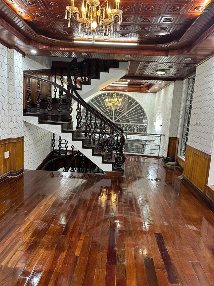 Bán nhà chính chủ, diện tích sổ đỏ 45m2, giá 10.3 tỷ, vị trí trung tâm ngõ 122 của đường kim giang