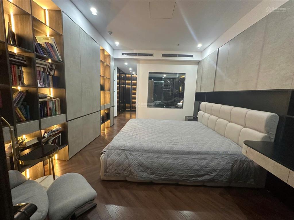 Chính chủ bán gấp căn 80m2, 2 ngủ, 2wc, full nội thất, ban công đông nam,  0762 656 *** em thành