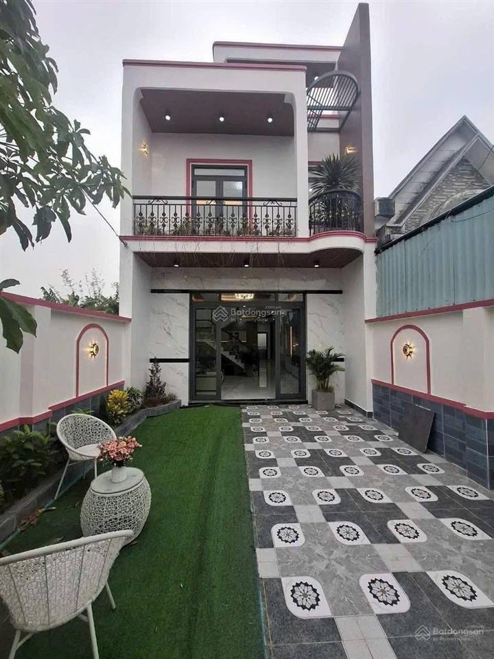 Ngộp ngân hàng bán gấp nhà phố sân vườn sổ hồng riêng gần chợ bình chánh đang cho thuê 11tr/tháng