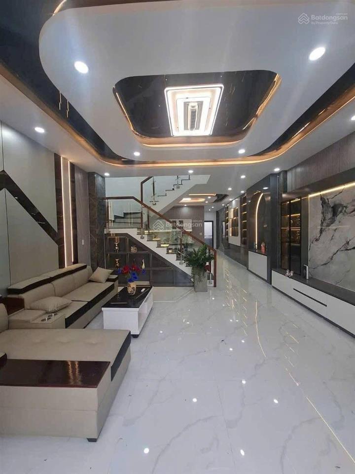 Ngộp ngân hàng bán gấp nhà phố sân vườn sổ hồng riêng gần chợ bình chánh đang cho thuê 11tr/tháng