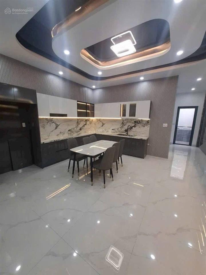 Ngộp ngân hàng bán gấp nhà phố sân vườn sổ hồng riêng gần chợ bình chánh đang cho thuê 11tr/tháng