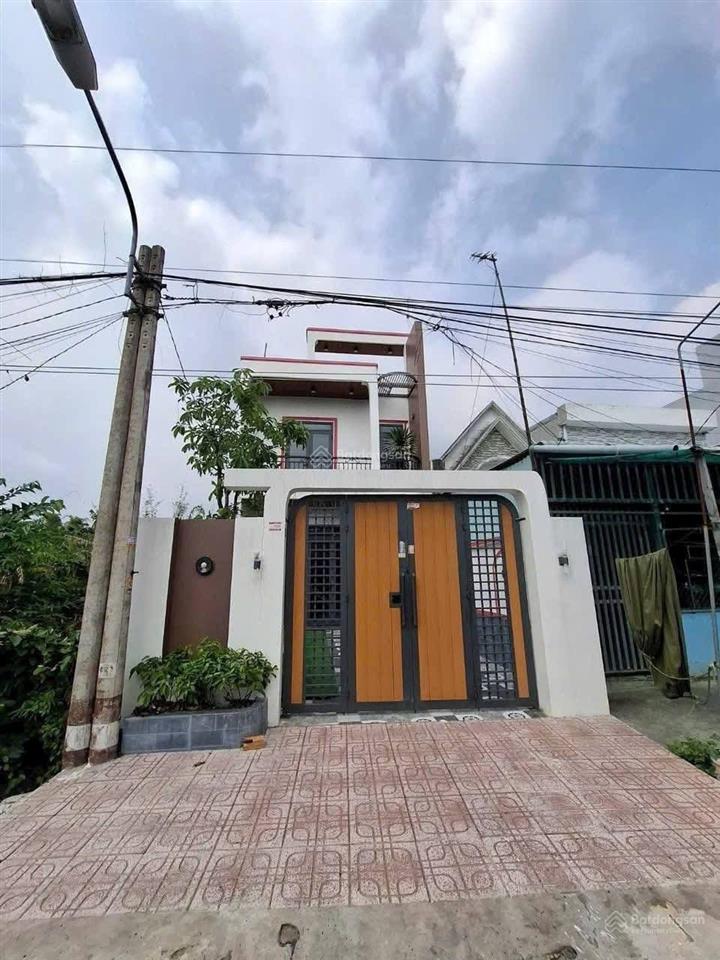 Ngộp ngân hàng bán gấp nhà phố sân vườn sổ hồng riêng gần chợ bình chánh đang cho thuê 11tr/tháng