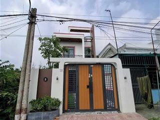 Ngộp ngân hàng bán gấp nhà phố sân vườn sổ hồng riêng gần chợ bình chánh đang cho thuê 11tr/tháng