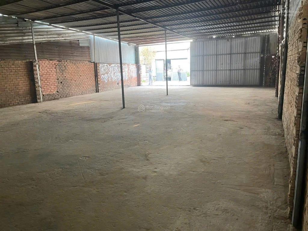 Cần bán xưởng, kho ngay kcn cầu tràm giá 900 triệu cho thuê 12 triệu/tháng có điện 3 pha đường xe
