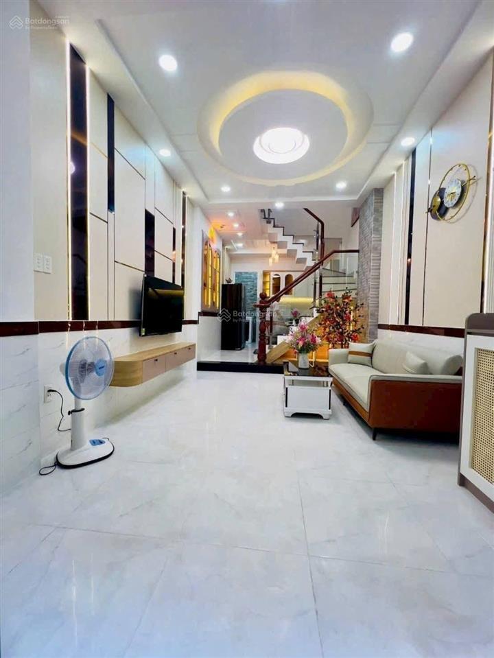 Cần bán căn nhà nhỏ xinh trên đ. trịnh quang nghị  ngay trường đh kinh tế tphcm