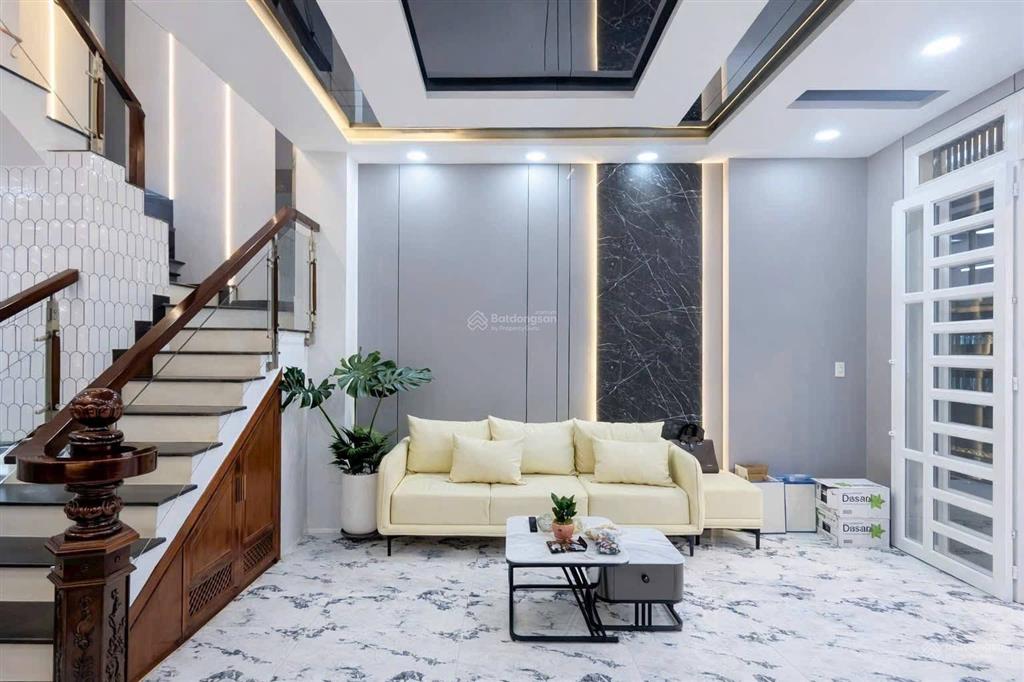 Vợ chồng em cần bán gấp căn nhà đẹp góc 2 mặt tiền hẻm xe hơi thông  kdc gia hoà