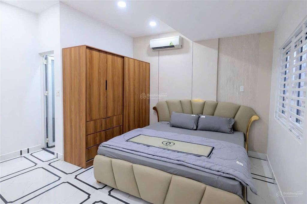 Vợ chồng em cần bán gấp căn nhà đẹp góc 2 mặt tiền hẻm xe hơi thông  kdc gia hoà