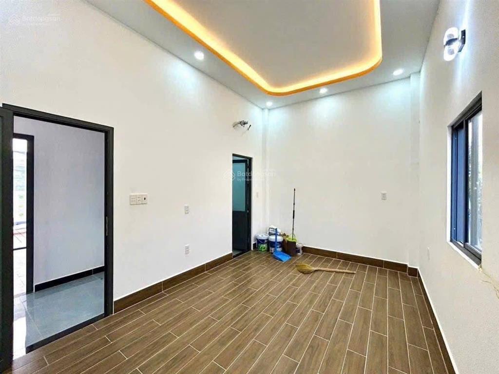 Cần bán gấp nhà vườn nghỉ dưỡng ngay chợ phú lạc cách đường song hành ql50 500m