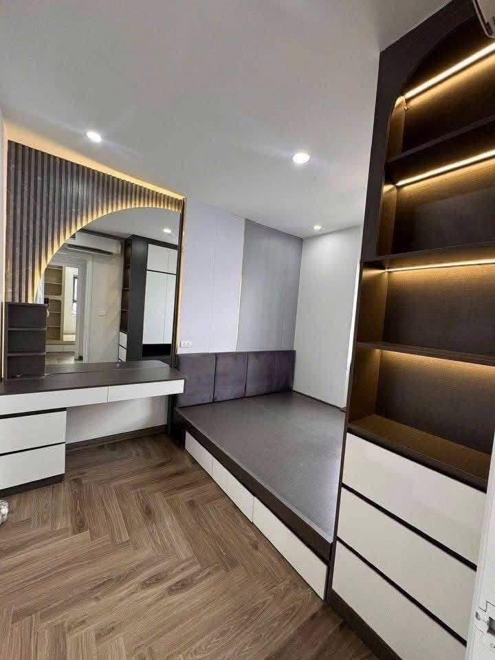 Bán căn hộ 2 phòng ngủ Hoàng Quốc Việt giá 4 tỷ (083,848,9898)