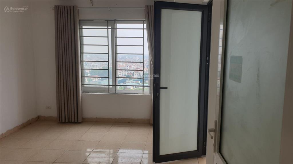 Cho thuê căn hộ 82m2 tầng trung tân việt
