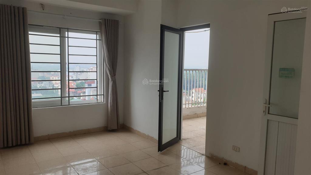 Cho thuê căn hộ 82m2 tầng trung tân việt