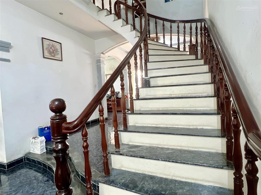 Nhà 3 tầng, 130m2, ngang 8.1m, hẻm nhựa 8m, khu bên sông hiệp bình chánh. tặng nội thất cao cấp