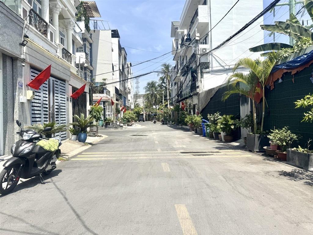 Bán nhà 3 tầng,hxh 7m, khu phân lô, tại đường 22, 50,2m2, 6,49 tỷ vnd, 2pn, 3wc.