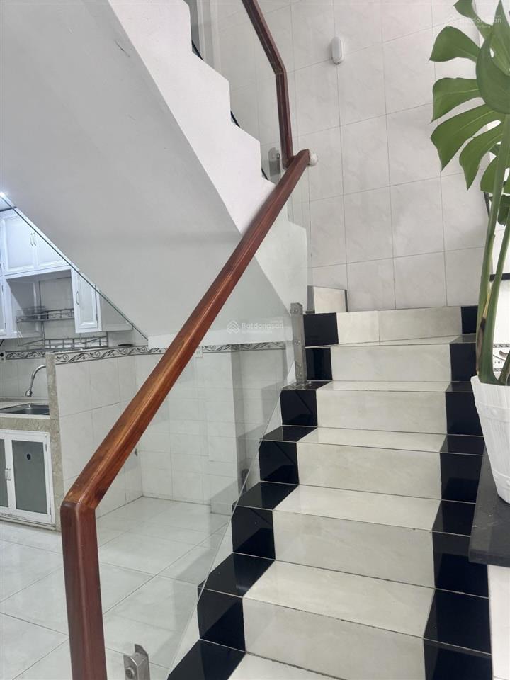 Bán nhà 3 tầng,hxh 7m, khu phân lô, tại đường 22, 50,2m2, 6,49 tỷ vnd, 2pn, 3wc.
