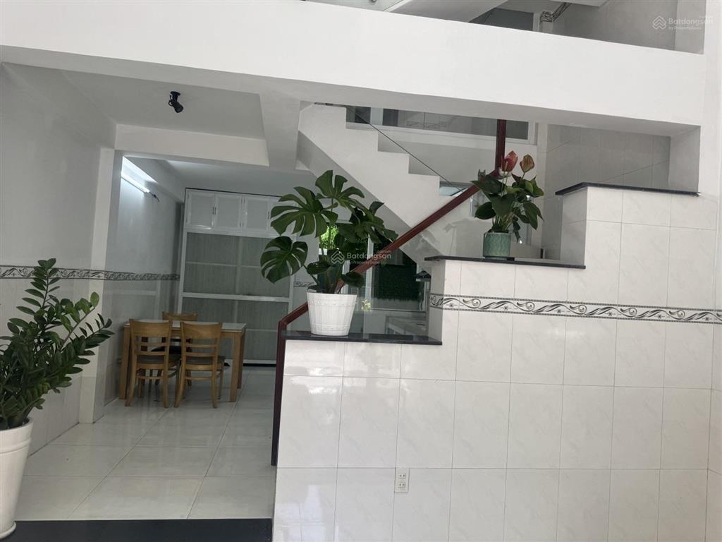 Bán nhà 3 tầng,hxh 7m, khu phân lô, tại đường 22, 50,2m2, 6,49 tỷ vnd, 2pn, 3wc.