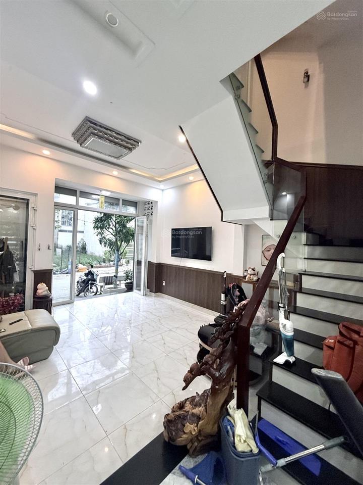 Nhà 4 tầng mới tinh, 4pn, đường trước nhà 9m thông, tam bình thủ đức.