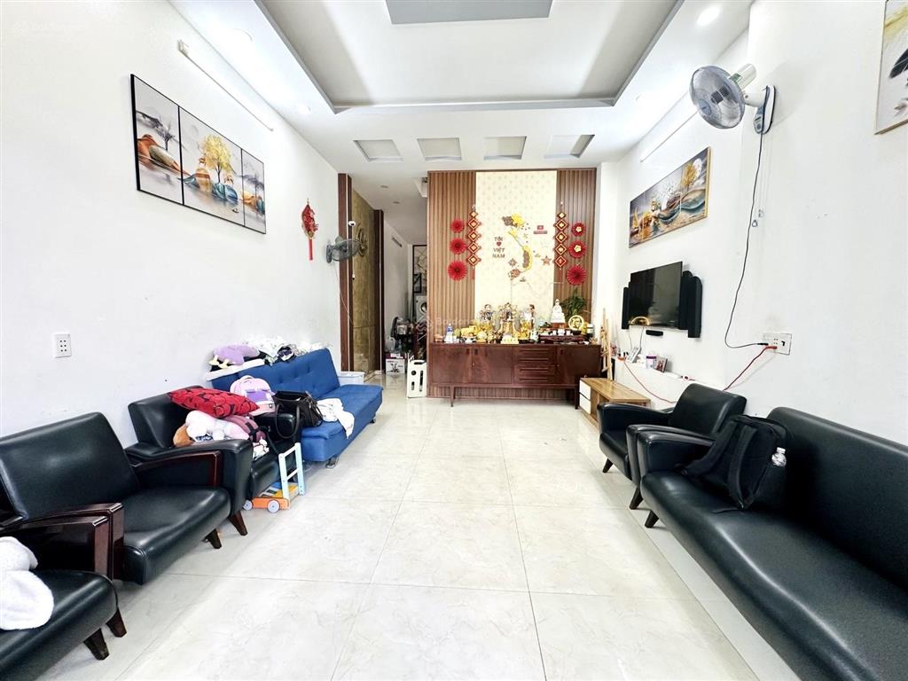 Bán nhà 3 tầng ngay đối diện gigamall phạm văn đồng, sổ riêng, không quy hoạch.