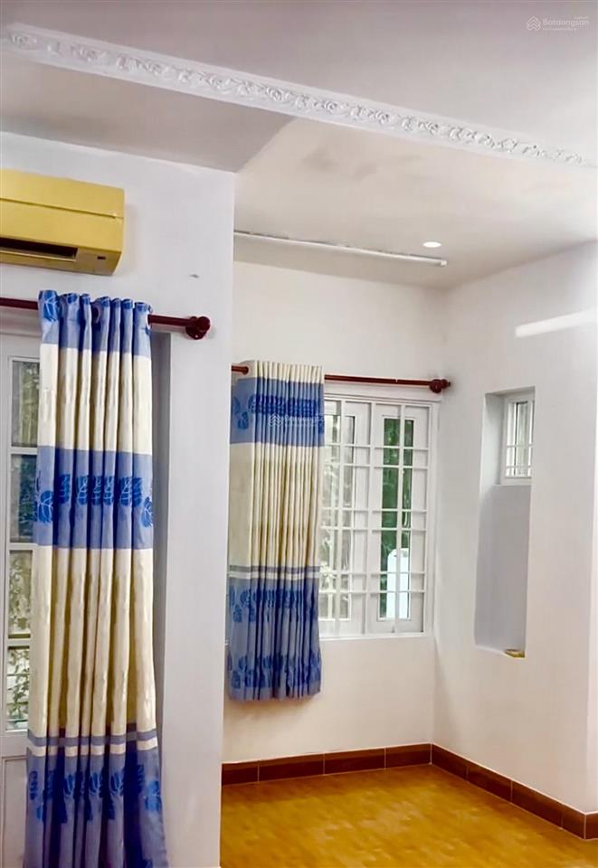 Nhà 3 tầng, khu vip trần não, sổ nở hậu nhẹ hoàn công đầy đủ, kqh, klg