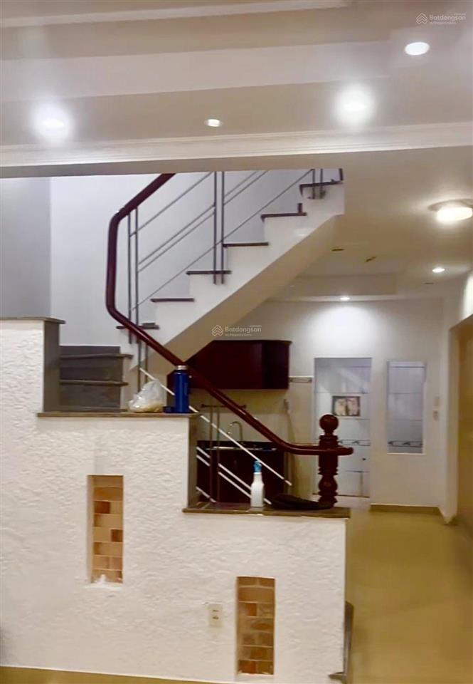 Nhà 3 tầng, khu vip trần não, sổ nở hậu nhẹ hoàn công đầy đủ, kqh, klg