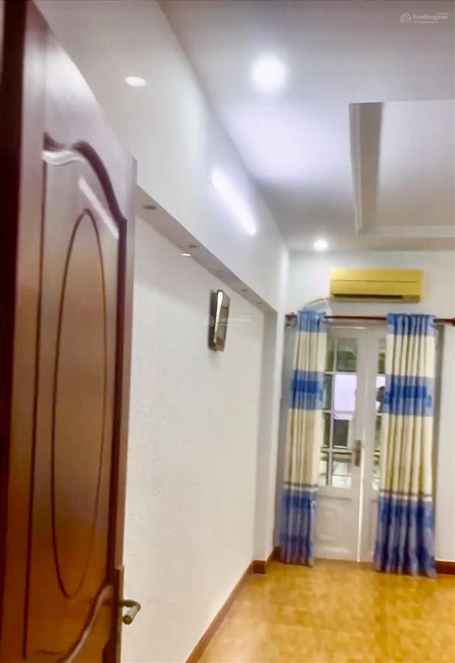Nhà 3 tầng, khu vip trần não, sổ nở hậu nhẹ hoàn công đầy đủ, kqh, klg