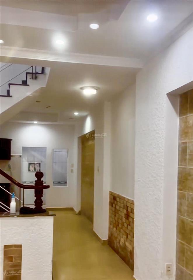 Nhà 3 tầng, khu vip trần não, sổ nở hậu nhẹ hoàn công đầy đủ, kqh, klg