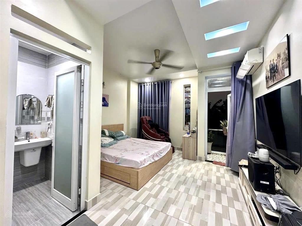 Nhà 3 tầng kdc hồng long hiệp bình phước, khu phân lô hẻm nhựa 7m, sổ hoàn công đủ
