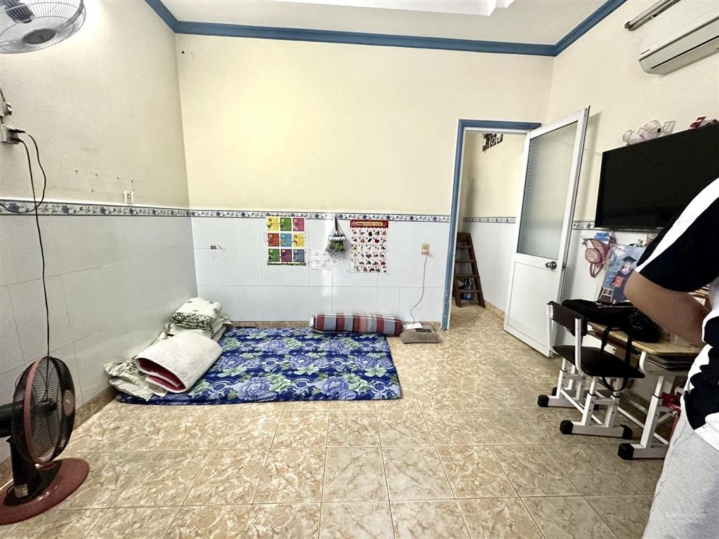 Nhà 2 tầng 71.3m2, hẻm xe hơi khu vip tam bình, sổ vuông hoàn công, không quy hoạch