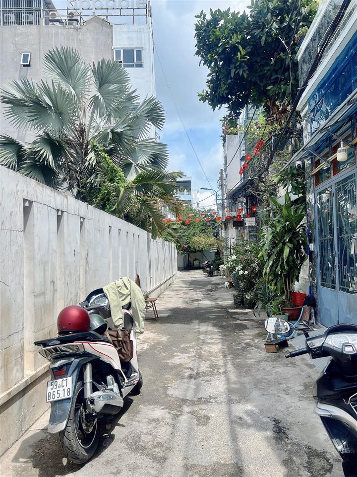 Bán nhà cấp 4 có 3 phòng trọ, hẻm xe tải ngay công viên làng hoa gò vấp, 72.2m², full thổ cư.