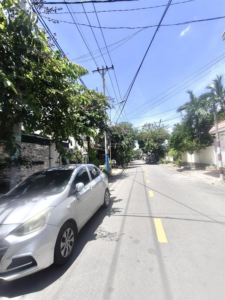 Bán nhà 2 tầng mặt tiền kinh doanh phường phước bình, sổ vuông đẹp.