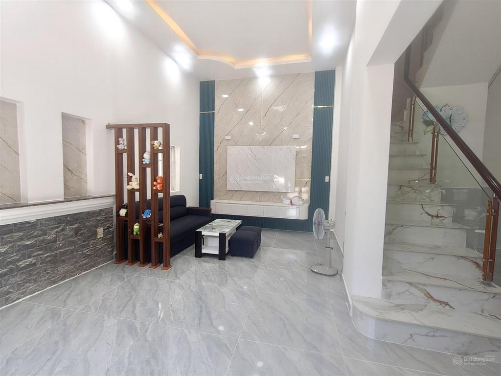 Bán nhà 2 tầng mặt tiền kinh doanh phường phước bình, sổ vuông đẹp.