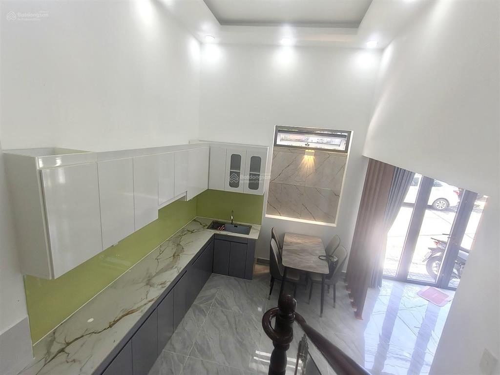 Bán nhà 2 tầng mặt tiền kinh doanh phường phước bình, sổ vuông đẹp.