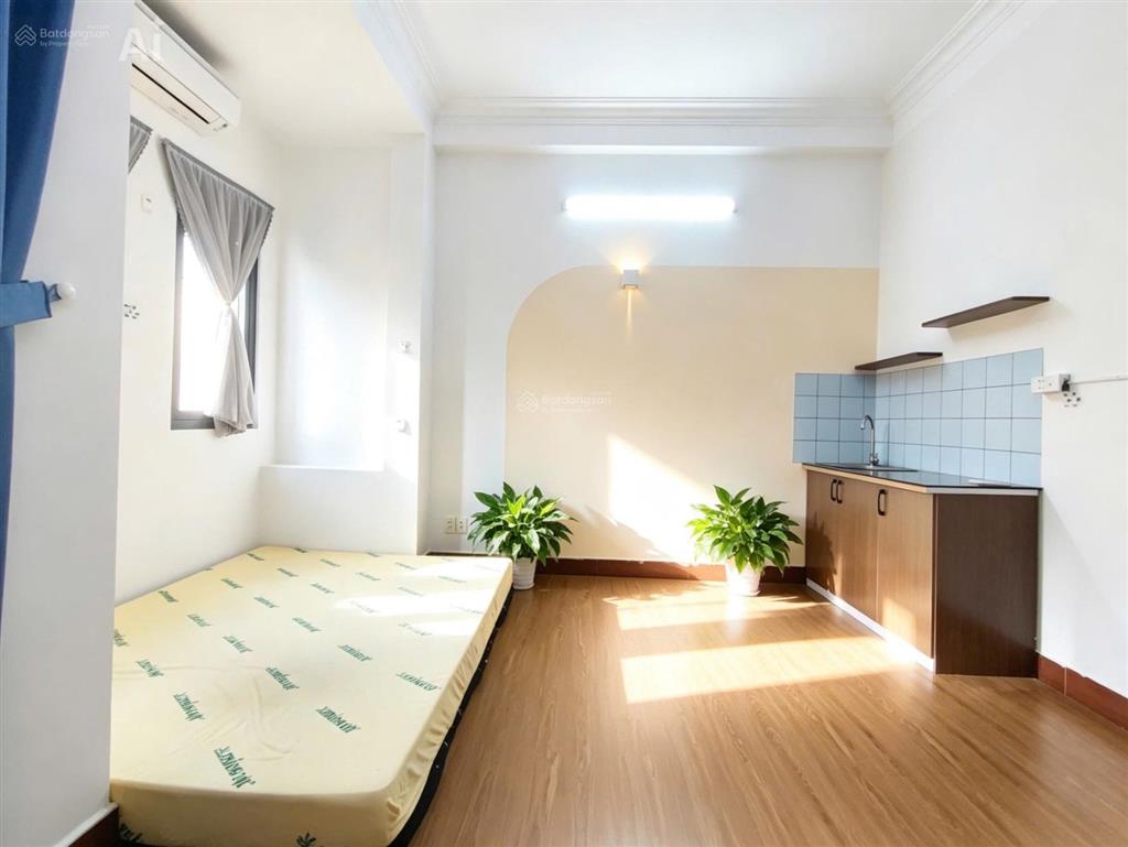 Phòng ccmn bancol rộng 35m2 ngay phan văn trị
